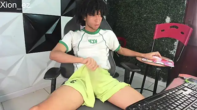 Snapshot of xion_ez chatting on 10, 7, 2026 xion ez online show from 10, 7, 2026