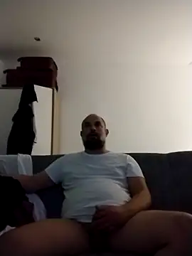 Snapshot of CristalDad chatting on 16, 10, 2025 CristalDad online show from 16, 10, 2025