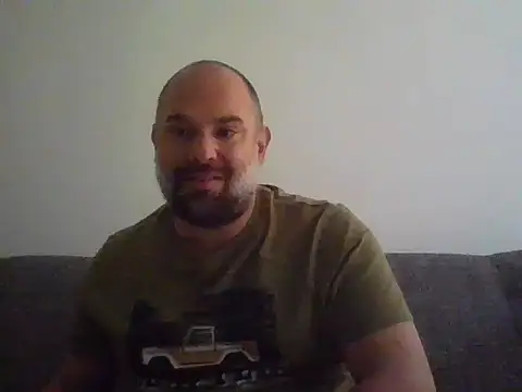 Snapshot of CristalDad chatting on 19, 10, 2025 CristalDad online show from 19, 10, 2025