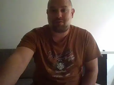 Snapshot of CristalDad chatting on 29, 10, 2025 CristalDad online show from 29, 10, 2025