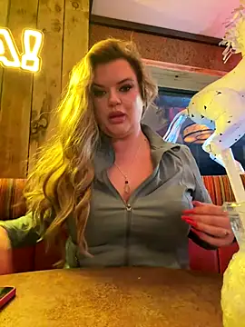 Snapshot of MrsBlazeXX chatting on 14, 10, 2025 MrsBlazeXX online show from 14, 10, 2025