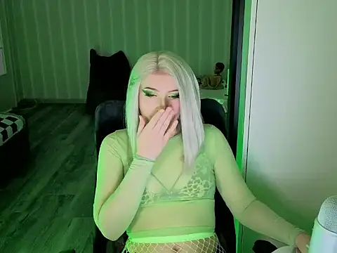 Snapshot of violet-siren-x chatting on 25, 2, 2026 violet-siren-x online show from 25, 2, 2026