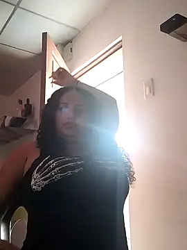 Snapshot of MEYBELLATINA chatting on 4, 4, 2026 MEYBELLATINA online show from 4, 4, 2026