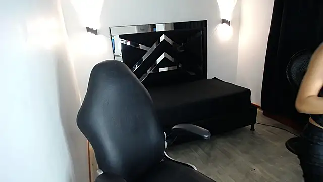 MarianaRojas  online show from 2, 8, 2026