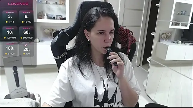 Irwi Tomboy online show from 26, 9, 2025