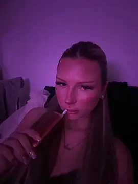 blondeeee online show from 25, 2, 2026