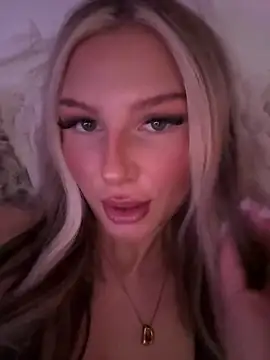 blondeeee online show from 19, 5, 2026