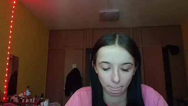 Emilia Light online show from 8, 5, 2026