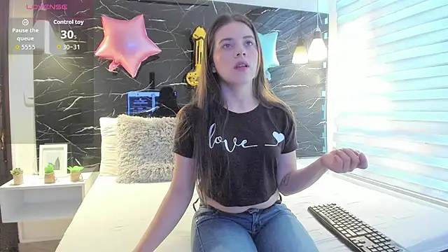 ZOE LE online show from 2, 12, 2025