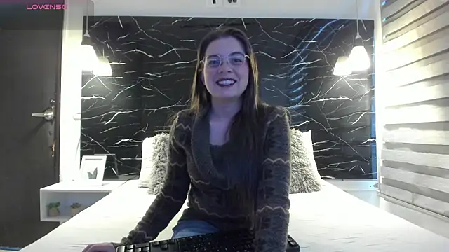 ZOE LE online show from 6, 3, 2026