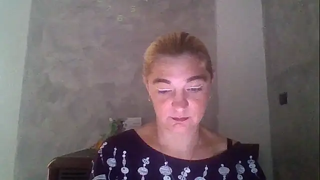 Snapshot of GoldenAngelMilf chatting on 3, 10, 2025 GoldenAngelMilf online show from 3, 10, 2025