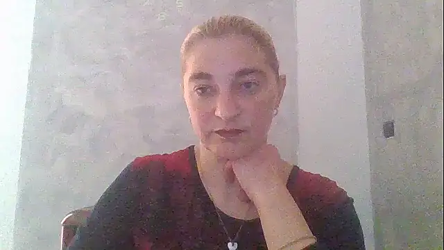 Snapshot of GoldenAngelMilf chatting on 9, 10, 2025 GoldenAngelMilf online show from 9, 10, 2025