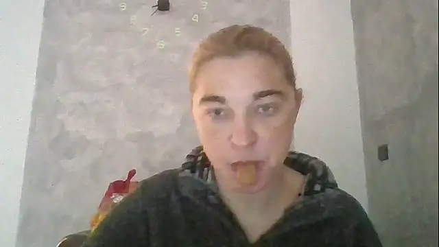 Snapshot of GoldenAngelMilf chatting on 20, 12, 2025 GoldenAngelMilf online show from 20, 12, 2025