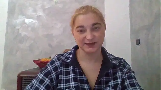 Snapshot of GoldenAngelMilf chatting on 7, 1, 2026 GoldenAngelMilf online show from 7, 1, 2026