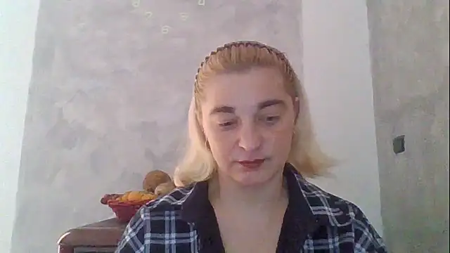 Snapshot of GoldenAngelMilf chatting on 3, 2, 2026 GoldenAngelMilf online show from 3, 2, 2026