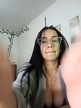 YaraDuartee online show from 1, 12, 2025