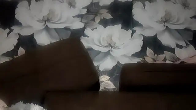 Snapshot of LiaCusson chatting on 27, 10, 2025 LiaCusson online show from 27, 10, 2025