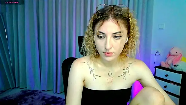 AmyVilvet  online show from 13, 3, 2026