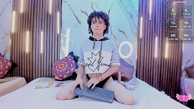 Snapshot of NoahVidall chatting on 4, 10, 2025 NoahVidall online show from 4, 10, 2025