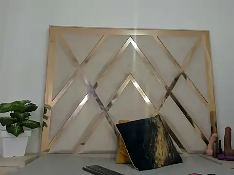 Snapshot of indiraasm chatting on 4, 10, 2025 indiraasm online show from 4, 10, 2025