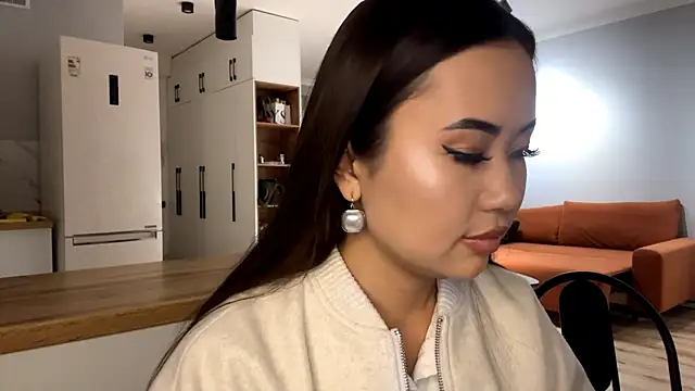 Ur neighbor Kira online show from 2, 11, 2025