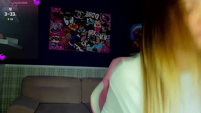 Snapshot of KarinaBroks chatting on 17, 10, 2025 KarinaBroks online show from 17, 10, 2025