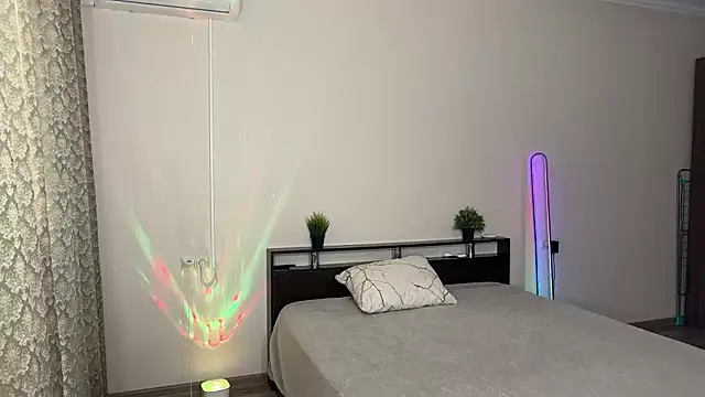 Snapshot of LizaBelle_ chatting on 17, 10, 2025 LizaBelle online show from 17, 10, 2025