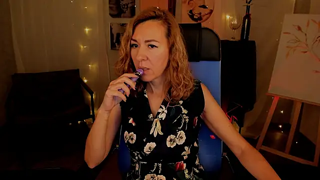 DonnaSmitth online show from 4, 11, 2025