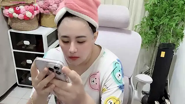 Snapshot of NEWONETO chatting on 13, 6, 2026 NEWONETO online show from 13, 6, 2026