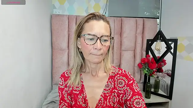 Issa Milf   online show from 16, 12, 2025