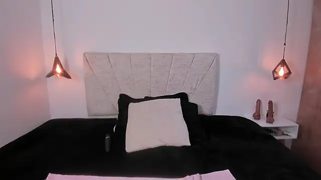 Issa Milf   online show from 23, 4, 2026
