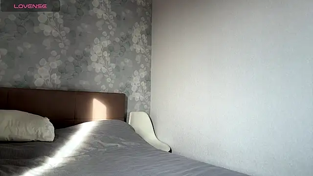 MIA SHADE online show from 21, 11, 2025