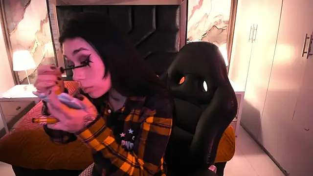 SusanVilla online show from 21, 11, 2025