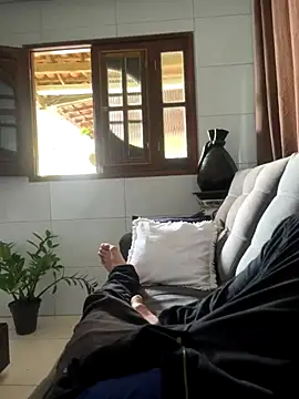 Snapshot of MCLZK chatting on 31, 10, 2025 MCLZK online show from 31, 10, 2025