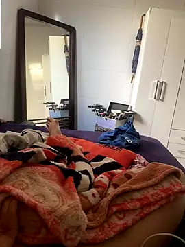 Snapshot of MCLZK chatting on 10, 11, 2025 MCLZK online show from 10, 11, 2025