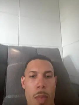 Snapshot of MCLZK chatting on 25, 2, 2026 MCLZK online show from 25, 2, 2026