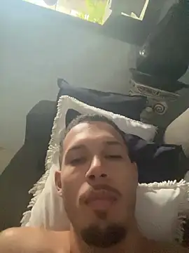 Snapshot of MCLZK chatting on 8, 4, 2026 MCLZK online show from 8, 4, 2026