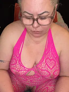 SaraNoir80 online show from 6, 2, 2026