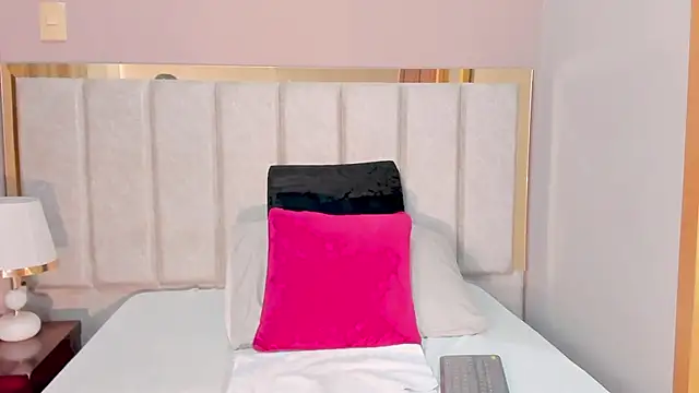 AriadnaHolt online show from 14, 12, 2025