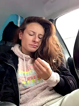 GoldenPussy1329 online show from 27, 10, 2025