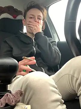 GoldenPussy1329 online show from 17, 1, 2026