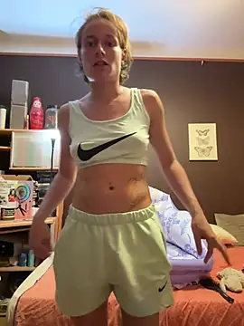 GoldenPussy1329 online show from 5, 8, 2026