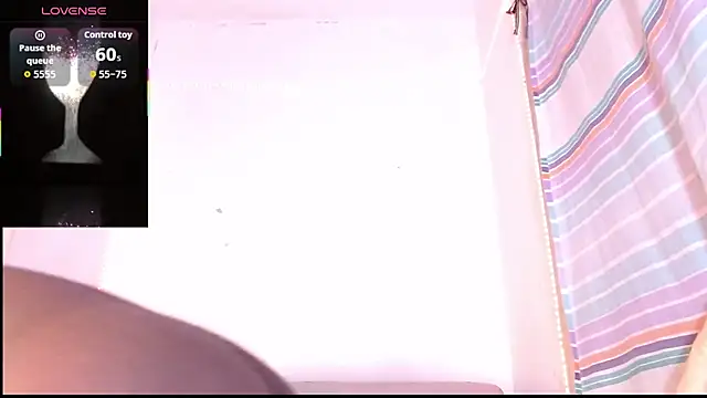 Snapshot of taylor_hot85 chatting on 5, 11, 2025 taylor hot85 online show from 5, 11, 2025