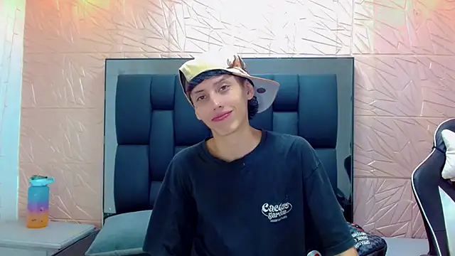 Snapshot of thaigo_twink38 chatting on 2, 12, 2025 thaigo twink38 online show from 2, 12, 2025