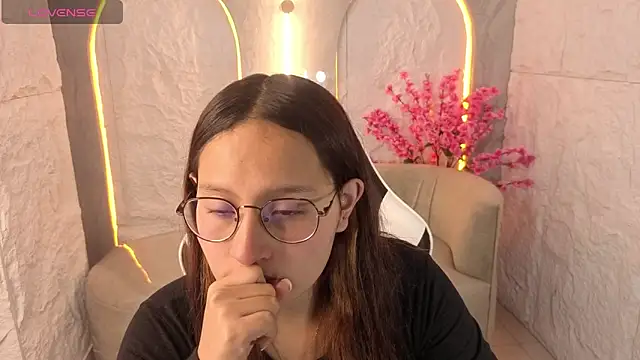 Nyx Tamy Tx  online show from 9, 10, 2025