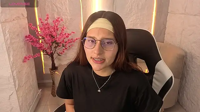 Nyx Tamy Tx  online show from 13, 10, 2025