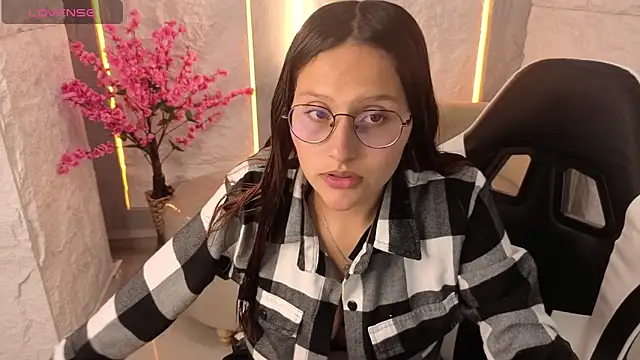 Nyx Tamy Tx  online show from 15, 10, 2025