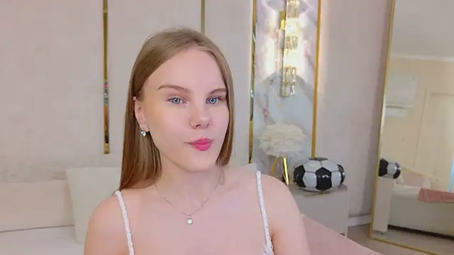 Lili Lohan online show from 11, 7, 2026