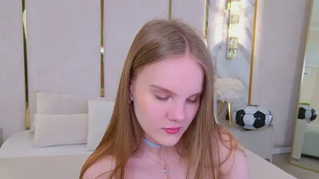 Lili Lohan online show from 17, 7, 2026