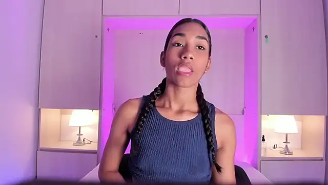 AnahiCollins online show from 28, 2, 2026